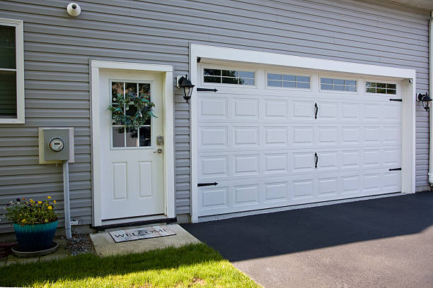24/7 Emergency Garage Door Panel Replacement experts in Stonebridge, NJ